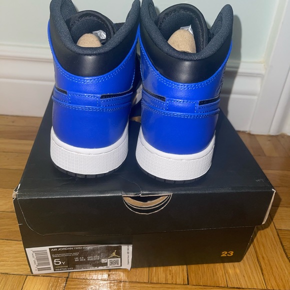 jordan 1 mid hyper royals